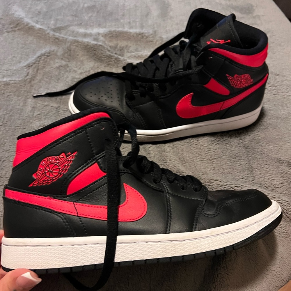 Men’s AJ 1s Mid